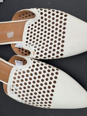 Big Buddha White Woven Pointed Mules
